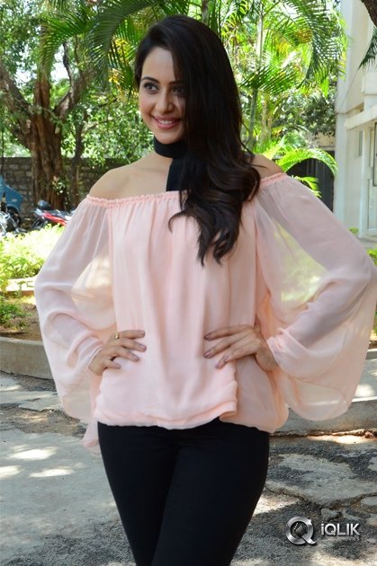 Rakul-Preet-At-Jaya-Janaki-Nayaka-Movie-Success-Meet